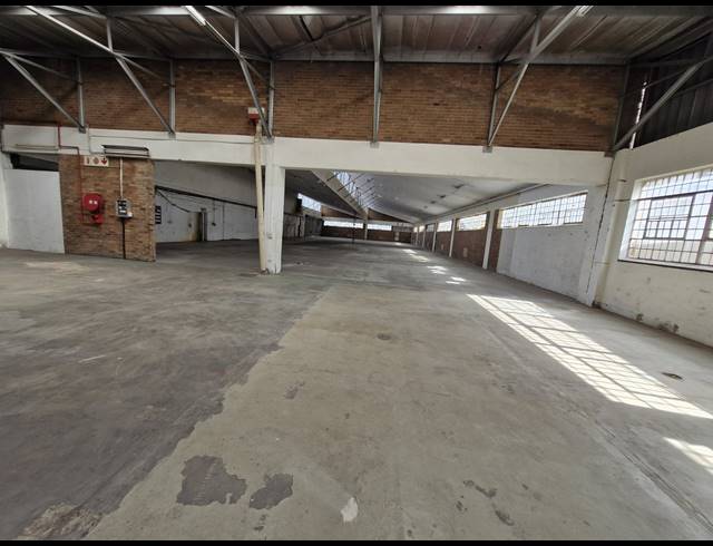 1,563M² WAREHOUSE TO LET IN BENROSE